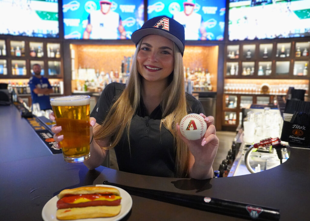 bar19, putting world, dollar draft, dollar beer, hot dog, all day putting, diamondbacks, Arizona diamondbacks, World Series